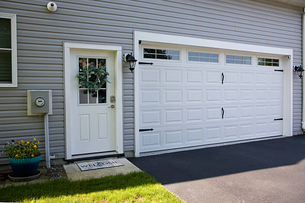 24/7 Emergency Garage Door Panel Replacement experts in McHenry County County, ND